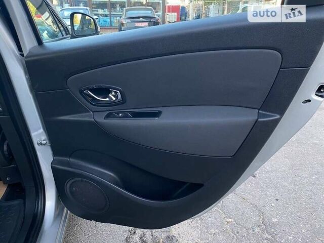 Серый Рено Гранд Сценик, объемом двигателя 1.5 л и пробегом 167 тыс. км за 10400 $, фото 23 на Automoto.ua