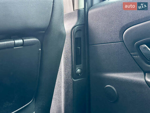 Серый Рено Гранд Сценик, объемом двигателя 0 л и пробегом 213 тыс. км за 10400 $, фото 23 на Automoto.ua