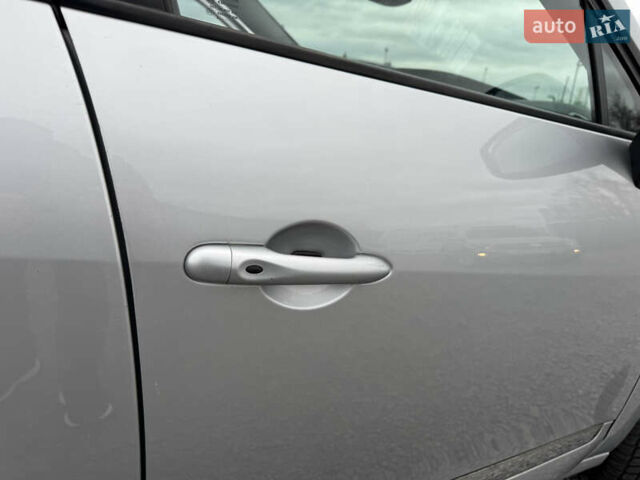 Сірий Рено Гранд Сценік, об'ємом двигуна 1.6 л та пробігом 209 тис. км за 8750 $, фото 19 на Automoto.ua