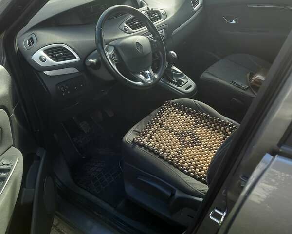 Серый Рено Гранд Сценик, объемом двигателя 1.5 л и пробегом 278 тыс. км за 8200 $, фото 4 на Automoto.ua