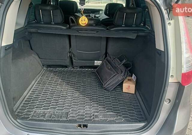 Сірий Рено Гранд Сценік, об'ємом двигуна 1.5 л та пробігом 288 тис. км за 11000 $, фото 31 на Automoto.ua