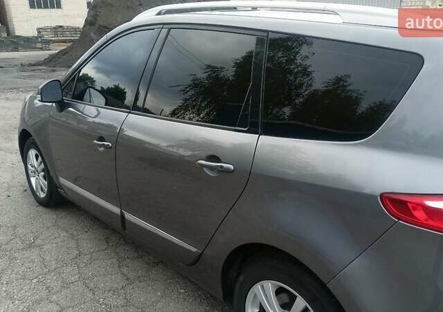 Сірий Рено Гранд Сценік, об'ємом двигуна 1.5 л та пробігом 288 тис. км за 11000 $, фото 16 на Automoto.ua