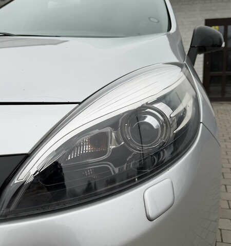 Серый Рено Гранд Сценик, объемом двигателя 1.6 л и пробегом 300 тыс. км за 10500 $, фото 3 на Automoto.ua