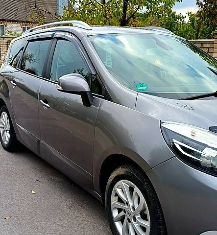 Серый Рено Гранд Сценик, объемом двигателя 1.6 л и пробегом 234 тыс. км за 9600 $, фото 2 на Automoto.ua