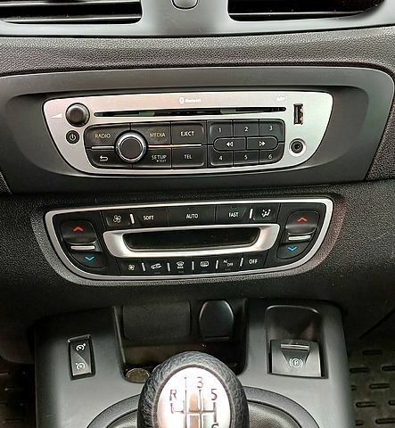 Серый Рено Гранд Сценик, объемом двигателя 1.6 л и пробегом 234 тыс. км за 9600 $, фото 10 на Automoto.ua