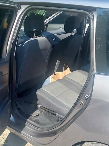 Серый Рено Гранд Сценик, объемом двигателя 1.46 л и пробегом 201 тыс. км за 9900 $, фото 9 на Automoto.ua