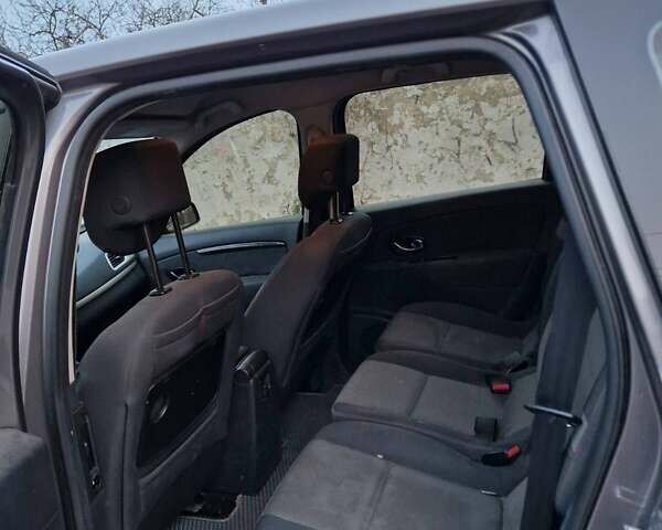 Серый Рено Гранд Сценик, объемом двигателя 1.5 л и пробегом 320 тыс. км за 9500 $, фото 5 на Automoto.ua