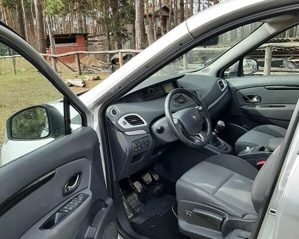 Серый Рено Гранд Сценик, объемом двигателя 1.5 л и пробегом 153 тыс. км за 11200 $, фото 5 на Automoto.ua