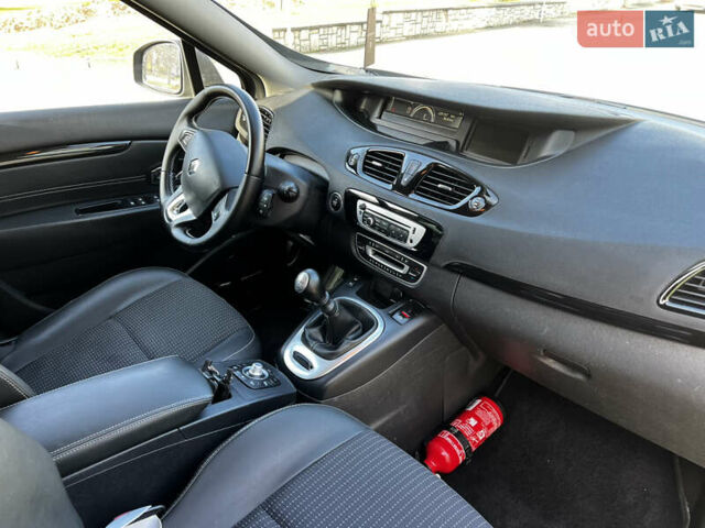 Серый Рено Гранд Сценик, объемом двигателя 1.5 л и пробегом 235 тыс. км за 10500 $, фото 12 на Automoto.ua