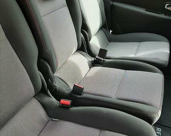 Серый Рено Гранд Сценик, объемом двигателя 1.5 л и пробегом 153 тыс. км за 11200 $, фото 4 на Automoto.ua