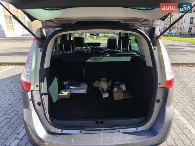 Сірий Рено Гранд Сценік, об'ємом двигуна 2 л та пробігом 246 тис. км за 9900 $, фото 8 на Automoto.ua