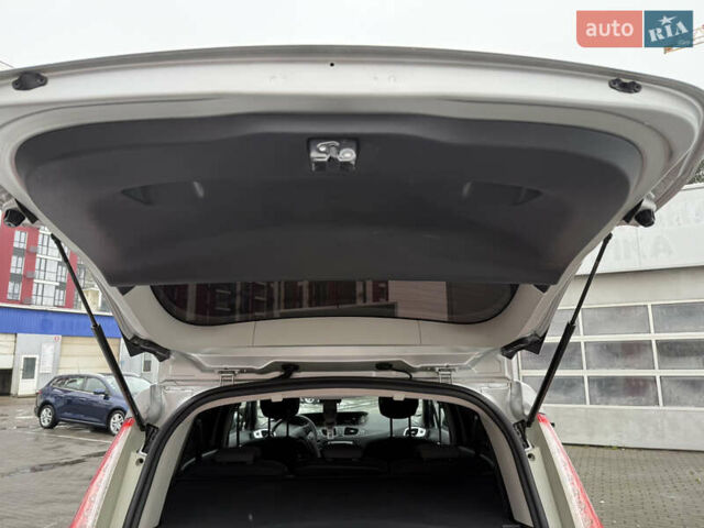 Серый Рено Гранд Сценик, объемом двигателя 1.6 л и пробегом 219 тыс. км за 10600 $, фото 38 на Automoto.ua