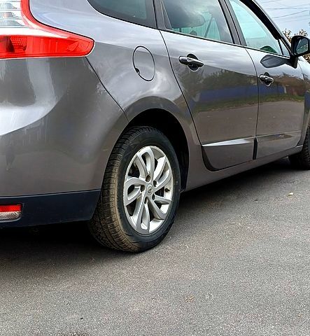 Серый Рено Гранд Сценик, объемом двигателя 1.6 л и пробегом 234 тыс. км за 9600 $, фото 3 на Automoto.ua