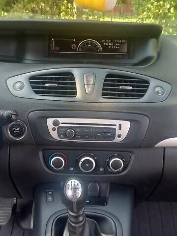 Серый Рено Гранд Сценик, объемом двигателя 1.46 л и пробегом 201 тыс. км за 9900 $, фото 11 на Automoto.ua