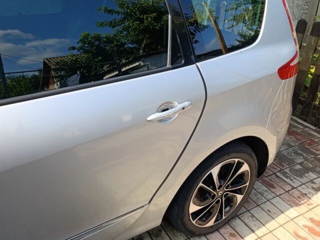 Серый Рено Гранд Сценик, объемом двигателя 1.6 л и пробегом 242 тыс. км за 9800 $, фото 6 на Automoto.ua