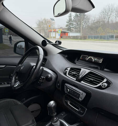 Серый Рено Гранд Сценик, объемом двигателя 1.6 л и пробегом 300 тыс. км за 10500 $, фото 10 на Automoto.ua