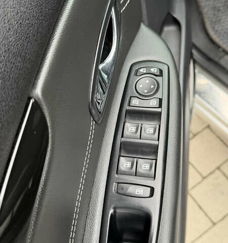 Серый Рено Гранд Сценик, объемом двигателя 1.6 л и пробегом 300 тыс. км за 10500 $, фото 11 на Automoto.ua