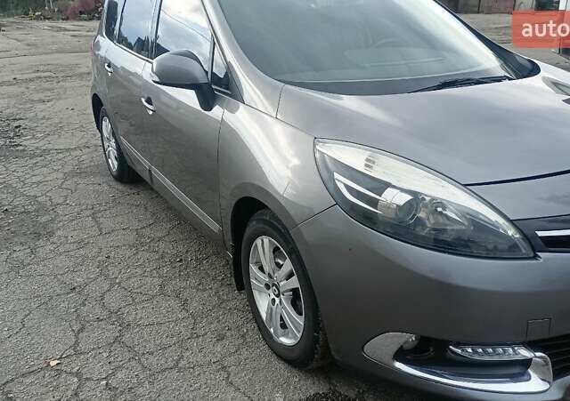 Сірий Рено Гранд Сценік, об'ємом двигуна 1.5 л та пробігом 288 тис. км за 11000 $, фото 5 на Automoto.ua