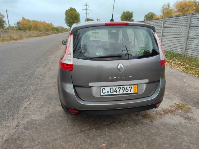 Сірий Рено Гранд Сценік, об'ємом двигуна 1.5 л та пробігом 235 тис. км за 9650 $, фото 3 на Automoto.ua