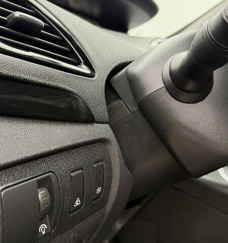 Серый Рено Гранд Сценик, объемом двигателя 1.6 л и пробегом 300 тыс. км за 10500 $, фото 13 на Automoto.ua