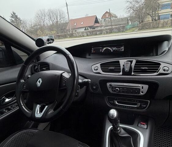 Серый Рено Гранд Сценик, объемом двигателя 1.6 л и пробегом 300 тыс. км за 10500 $, фото 4 на Automoto.ua