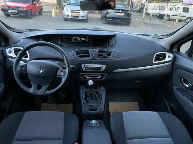 Серый Рено Гранд Сценик, объемом двигателя 1.5 л и пробегом 167 тыс. км за 10400 $, фото 13 на Automoto.ua