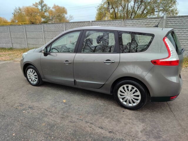 Сірий Рено Гранд Сценік, об'ємом двигуна 1.5 л та пробігом 235 тис. км за 9650 $, фото 2 на Automoto.ua