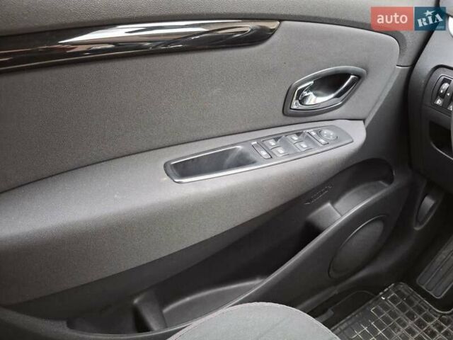 Серый Рено Гранд Сценик, объемом двигателя 1.5 л и пробегом 263 тыс. км за 8600 $, фото 19 на Automoto.ua