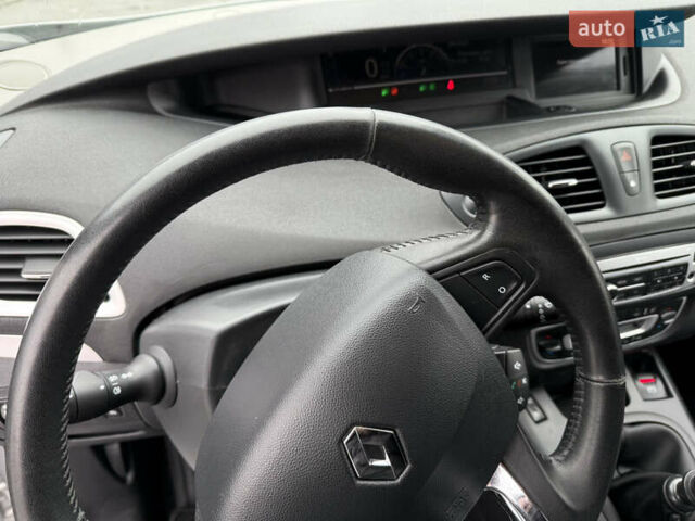 Серый Рено Гранд Сценик, объемом двигателя 1.6 л и пробегом 219 тыс. км за 10600 $, фото 24 на Automoto.ua