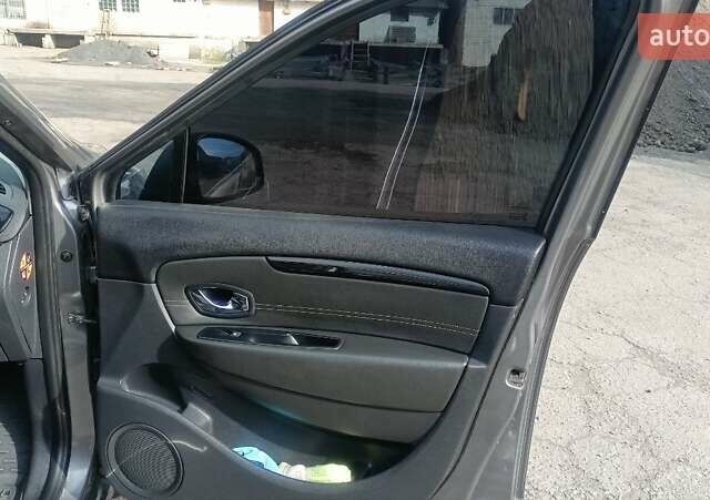 Сірий Рено Гранд Сценік, об'ємом двигуна 1.5 л та пробігом 288 тис. км за 11000 $, фото 25 на Automoto.ua