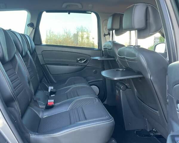 Серый Рено Гранд Сценик, объемом двигателя 1.6 л и пробегом 219 тыс. км за 10170 $, фото 48 на Automoto.ua