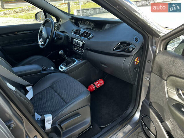 Серый Рено Гранд Сценик, объемом двигателя 1.5 л и пробегом 235 тыс. км за 10500 $, фото 19 на Automoto.ua