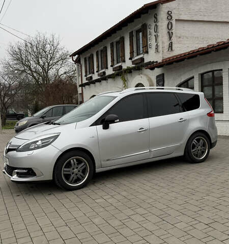 Серый Рено Гранд Сценик, объемом двигателя 1.6 л и пробегом 300 тыс. км за 10500 $, фото 7 на Automoto.ua