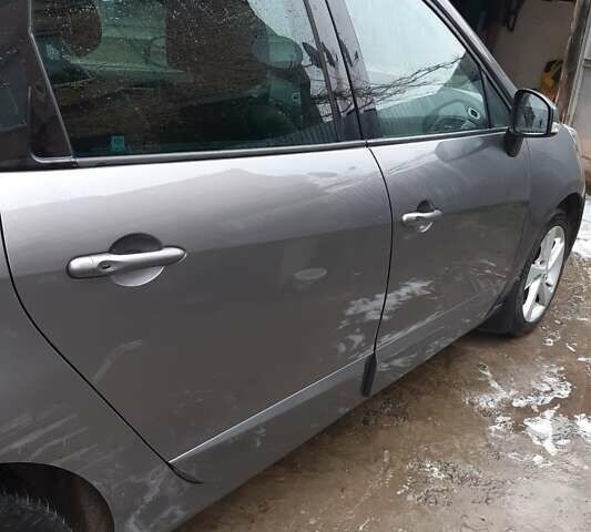 Серый Рено Гранд Сценик, объемом двигателя 1.5 л и пробегом 257 тыс. км за 8700 $, фото 3 на Automoto.ua