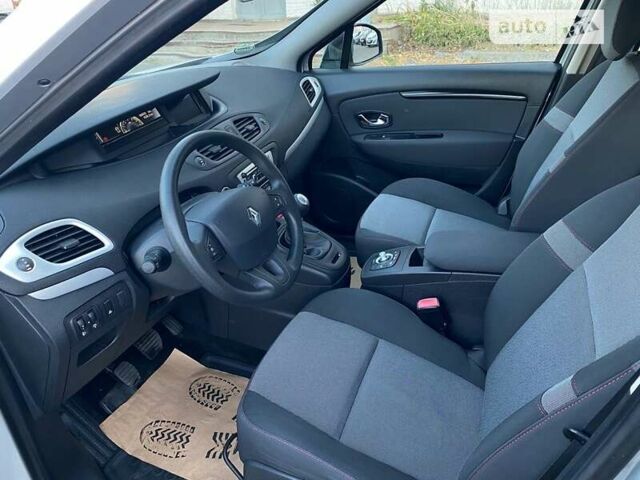 Серый Рено Гранд Сценик, объемом двигателя 1.5 л и пробегом 167 тыс. км за 10400 $, фото 27 на Automoto.ua