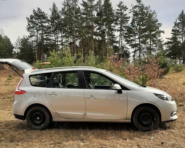 Серый Рено Гранд Сценик, объемом двигателя 1.5 л и пробегом 153 тыс. км за 11200 $, фото 2 на Automoto.ua