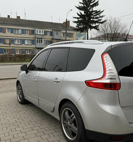 Серый Рено Гранд Сценик, объемом двигателя 1.6 л и пробегом 300 тыс. км за 10500 $, фото 6 на Automoto.ua