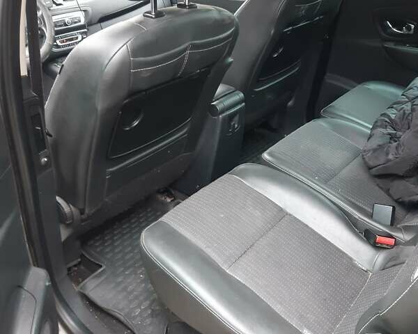 Серый Рено Гранд Сценик, объемом двигателя 1.5 л и пробегом 257 тыс. км за 8700 $, фото 7 на Automoto.ua