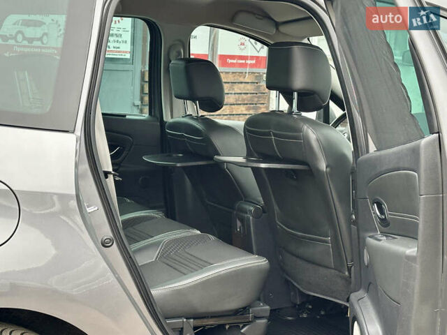 Серый Рено Гранд Сценик, объемом двигателя 0 л и пробегом 213 тыс. км за 10400 $, фото 22 на Automoto.ua