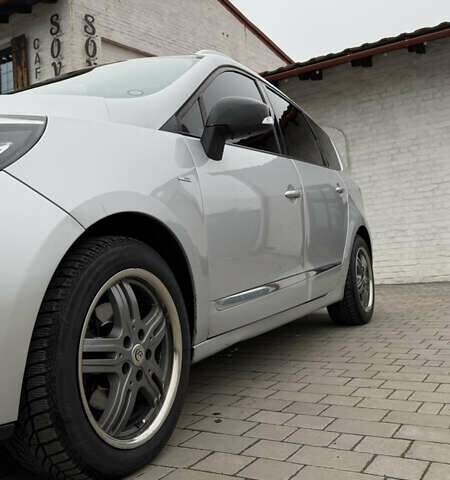 Серый Рено Гранд Сценик, объемом двигателя 1.6 л и пробегом 300 тыс. км за 10500 $, фото 2 на Automoto.ua