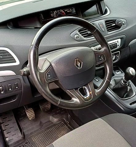 Серый Рено Гранд Сценик, объемом двигателя 1.6 л и пробегом 234 тыс. км за 9600 $, фото 4 на Automoto.ua