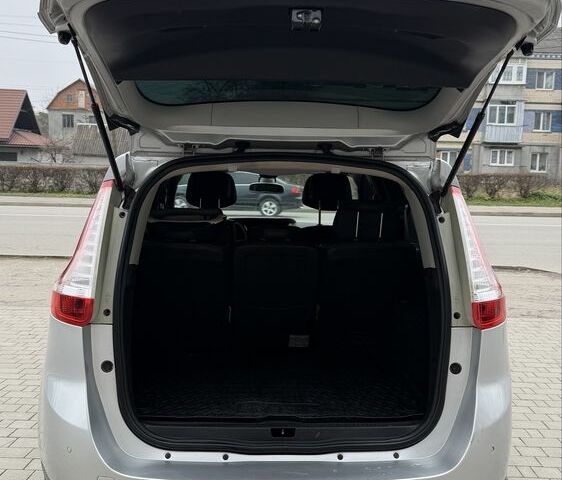 Серый Рено Гранд Сценик, объемом двигателя 1.6 л и пробегом 300 тыс. км за 10500 $, фото 3 на Automoto.ua