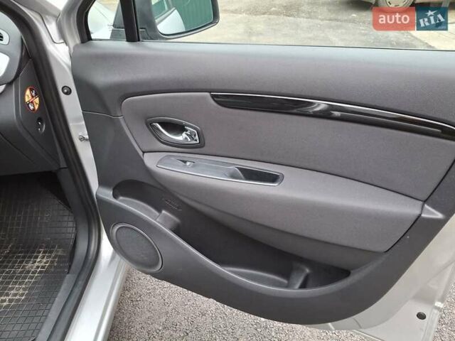 Серый Рено Гранд Сценик, объемом двигателя 1.5 л и пробегом 263 тыс. км за 8600 $, фото 17 на Automoto.ua