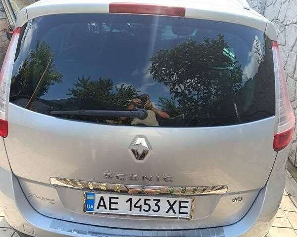 Серый Рено Гранд Сценик, объемом двигателя 1.6 л и пробегом 242 тыс. км за 9800 $, фото 2 на Automoto.ua