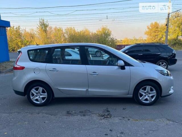 Серый Рено Гранд Сценик, объемом двигателя 1.5 л и пробегом 167 тыс. км за 10400 $, фото 5 на Automoto.ua