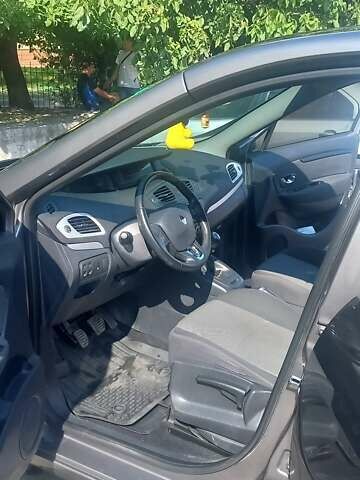 Серый Рено Гранд Сценик, объемом двигателя 1.46 л и пробегом 201 тыс. км за 9900 $, фото 8 на Automoto.ua