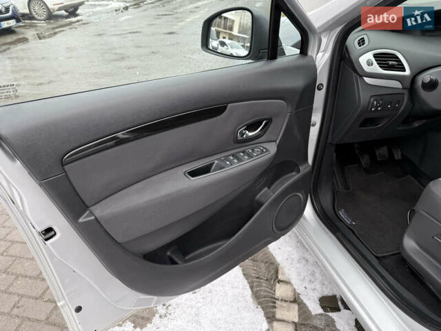 Серый Рено Гранд Сценик, объемом двигателя 1.6 л и пробегом 219 тыс. км за 10600 $, фото 27 на Automoto.ua