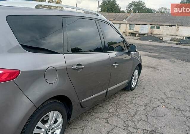 Сірий Рено Гранд Сценік, об'ємом двигуна 1.5 л та пробігом 288 тис. км за 11000 $, фото 12 на Automoto.ua