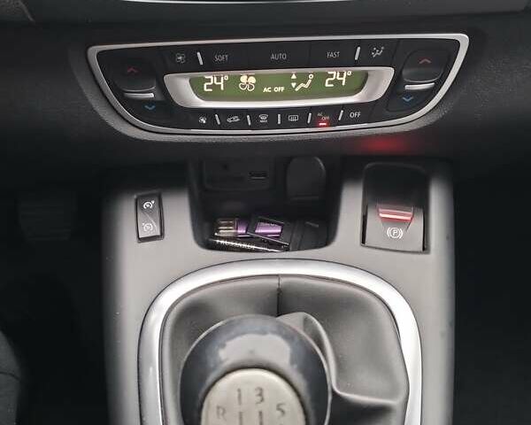 Серый Рено Гранд Сценик, объемом двигателя 1.5 л и пробегом 172 тыс. км за 10300 $, фото 28 на Automoto.ua