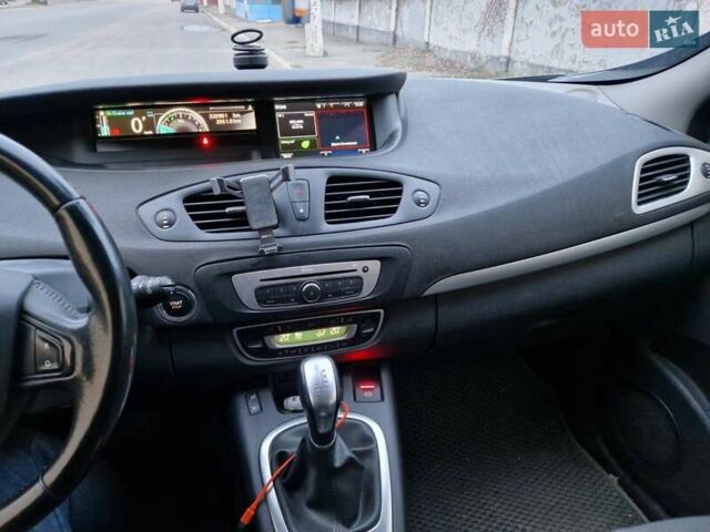 Серый Рено Гранд Сценик, объемом двигателя 1.5 л и пробегом 320 тыс. км за 9500 $, фото 7 на Automoto.ua
